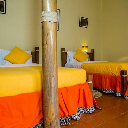 Lake Mulehe Gorilla Lodge キソロ エクステリア 写真